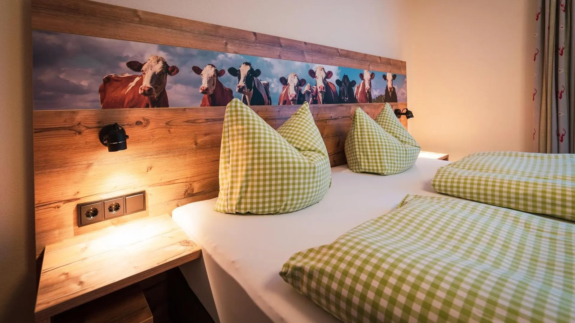 Hotel Garni Landhaus Traunbachhaeusl contacts